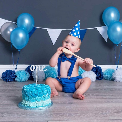 Aiden's Gray and White Balloon Themed First Birthday Cake Smash - Kelly  McPhail Photography